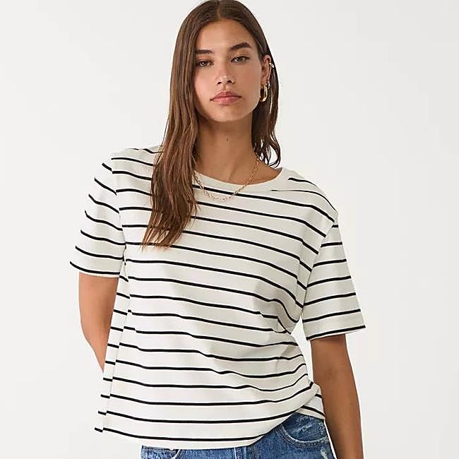 Camiseta de rayas de Stradivarius, 7,99 euros.