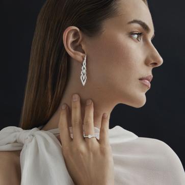 Imagen secundaria 1 - Imágenes, saber hacer y bocetos de la colección de joyas de Mumit en colaboración con Inuñez.