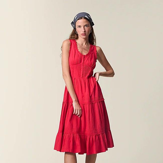 Vestido con vuelo color rojo