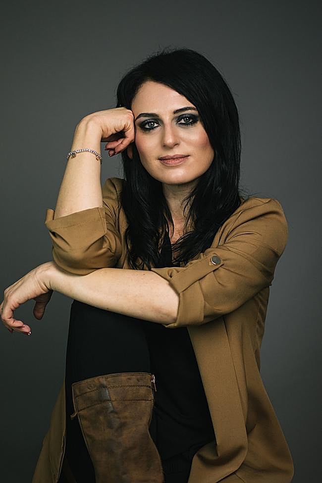 Francesca Giannone, la autora de La Cartera, nació en 1982 y publicó su primer libro en 2023.