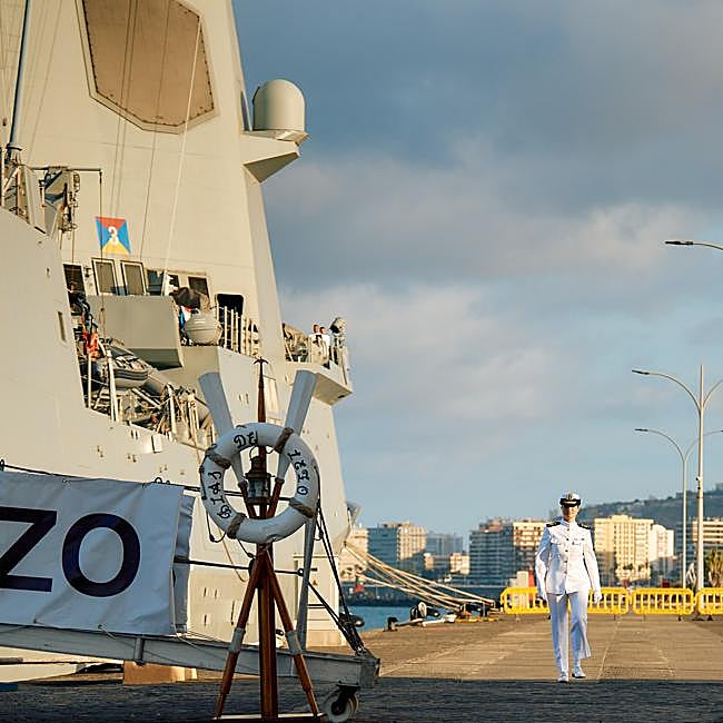 La princesa Leonor junto al Blas de Lezo