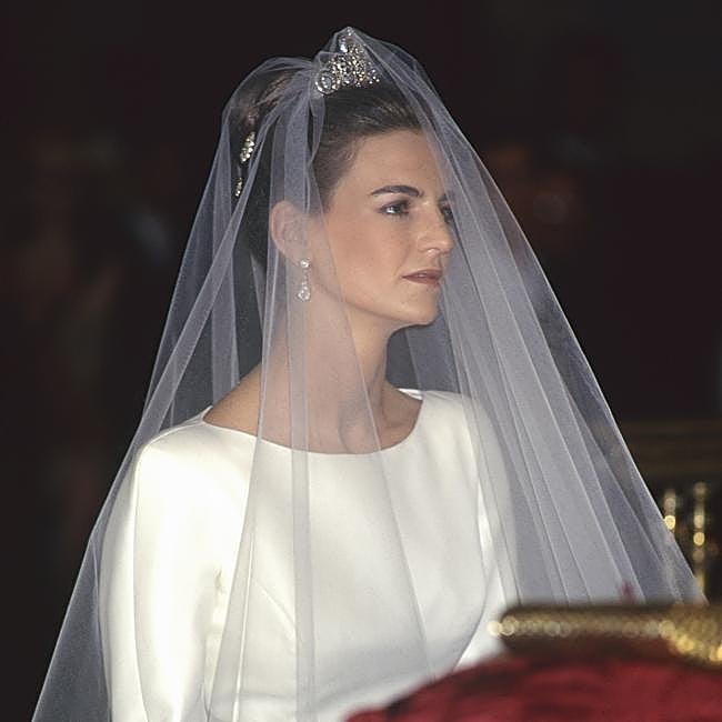 María García de la Rasilla luciendo su vestido de novia en gazar de seda natural.