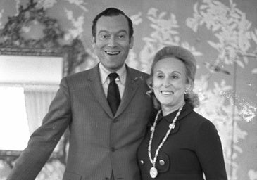 Estée Lauder, con su primogénito, Leonard Lauder, ahora fallecido.