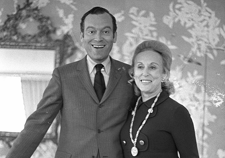 Estée Lauder, con su primogénito, Leonard Lauder, ahora fallecido.