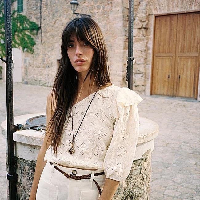 Top asimétrico de Zara (25,90 euros)