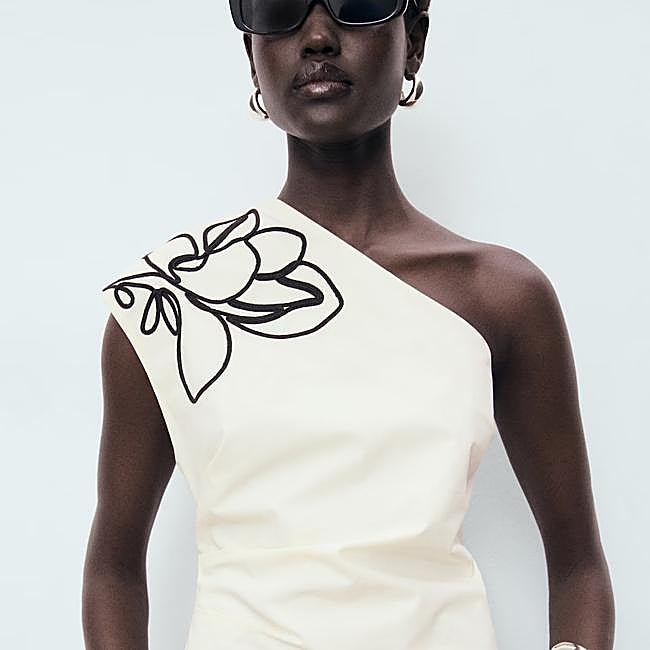 Top asimétrico de Mango (25,99 euros)