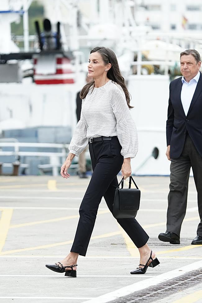 El look de la reina Letizia en Burela