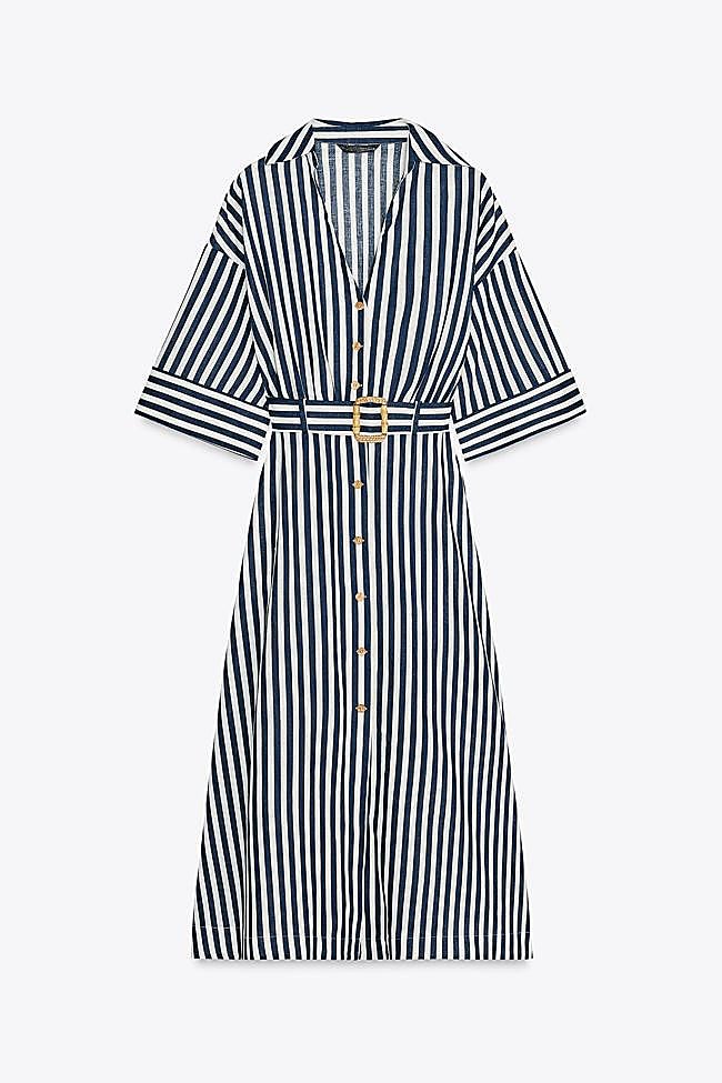 Vestido midi de lino a rayas de Zara, 39,95 euros.