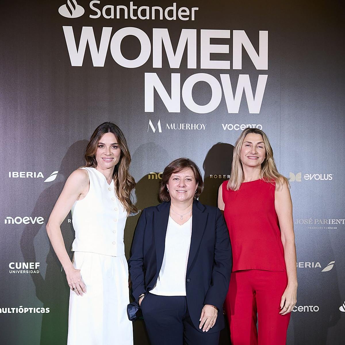 Dora Casal, CEO de Roberto Verino; María Cudeiro, directora general de Evolus; y Virginia Beltramini, directora de Legal & Assurance de Moeve.