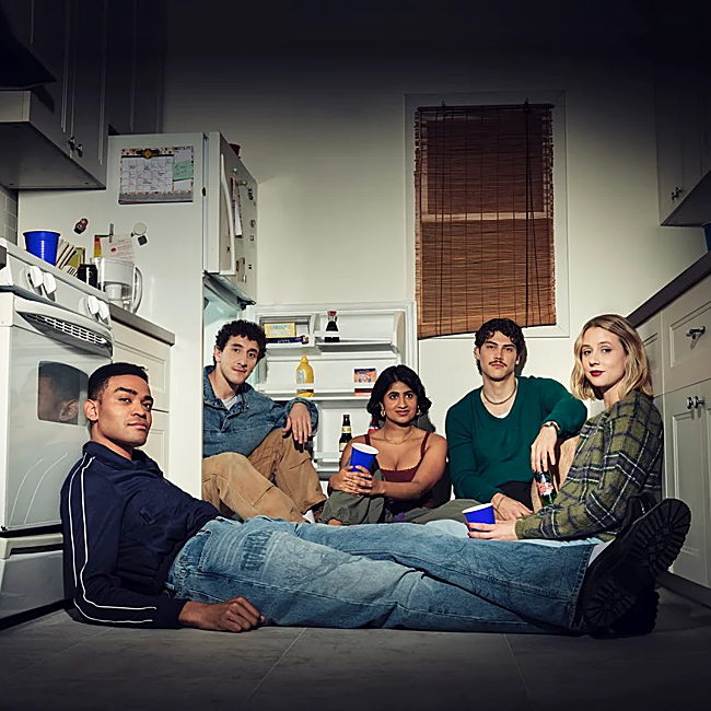 Adults es la nueva apuesta de Disney Plus para el verano.