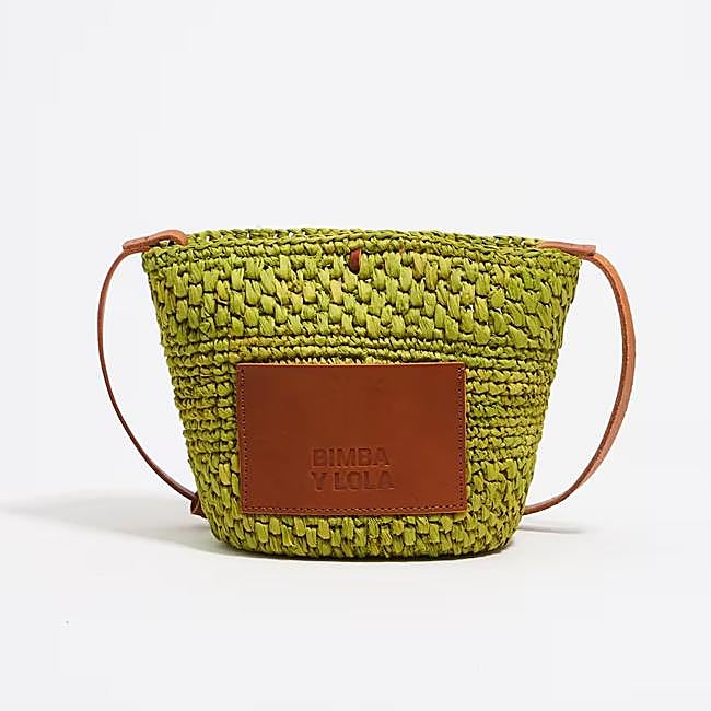 Capazo de rafia pequeño verde de Bimba y Lola, 158 euros.