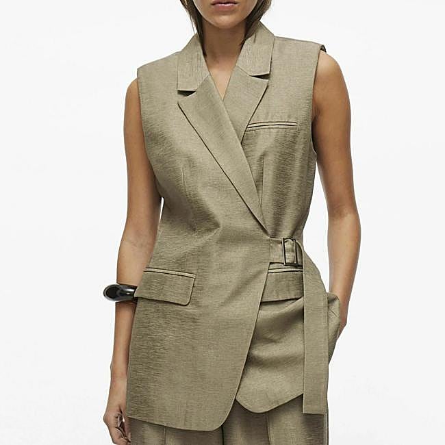 Chaleco verde de Rouge Edit, a la venta en Zalando, 89,99 euros.