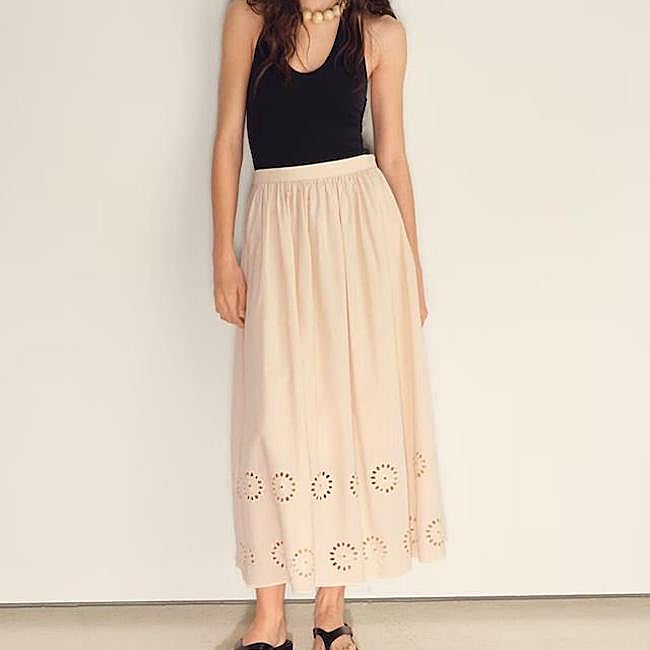 Falda de vuelo con bordados