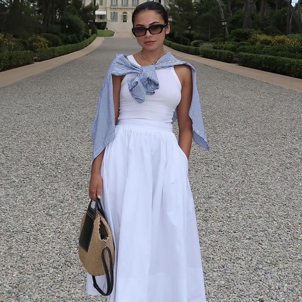 Influencer con falda de vuelo en look de verano