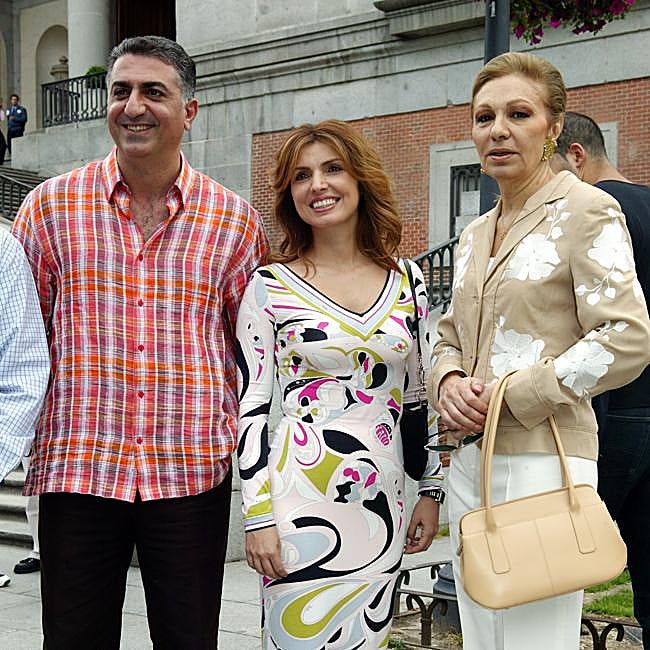 Farah Diba, su hijo, Reza, y su nuera, cuando vinieron a la boda de Felipe y Letizia en Madrid.