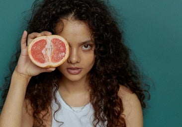 Karen Alarcón, médico digestivo, desmonta el mito del desayuno saludable: «Desayunar fruta es un error»