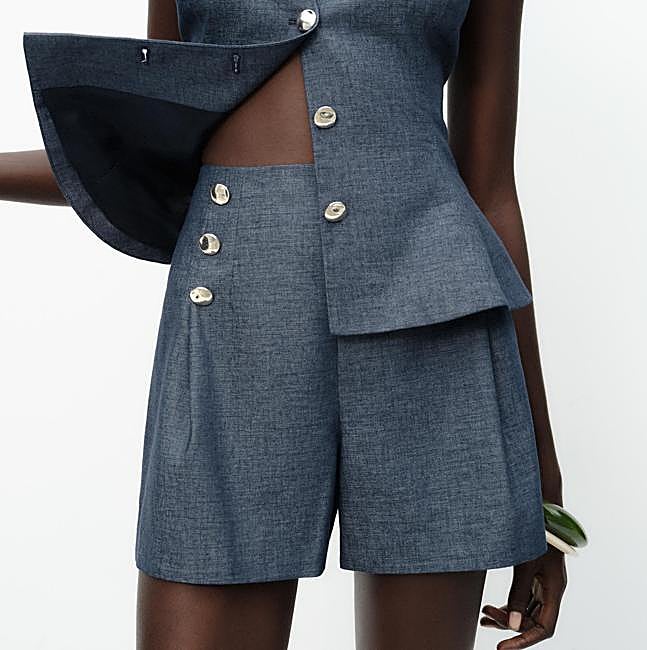 Bermudas con botones de Zara (25,99 euros)
