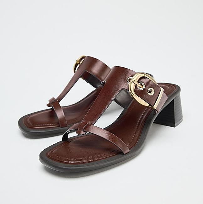 Sandalias de tacón de Zara (39,99 euros)