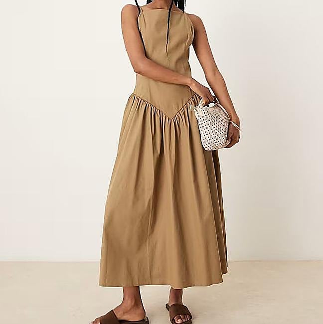 Vestido de cintura baja con vuelo