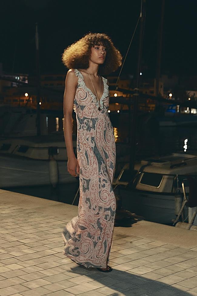 Vestido estampado de Zara (69,99 euros)