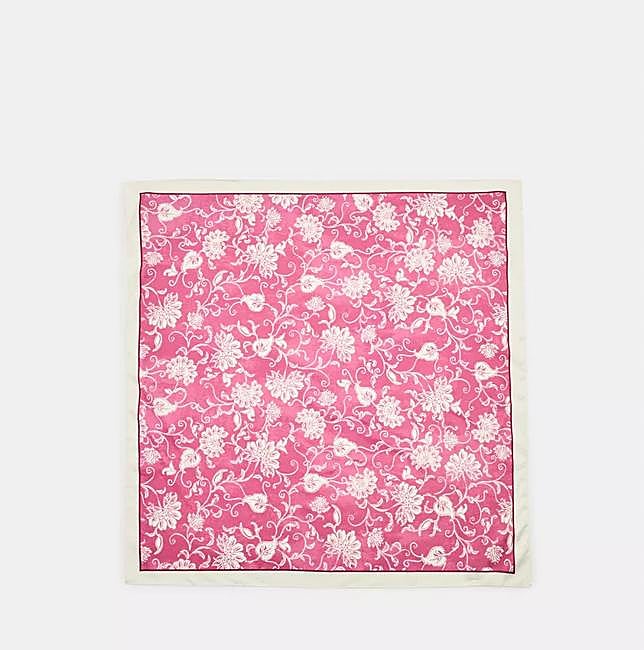 Pañuelo con estampado de flores de Stradivarius.