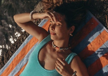 Por qué necesitas un sérum de ácido hialurónico en verano: «Mi recomendación es aplicarlo con la piel húmeda»