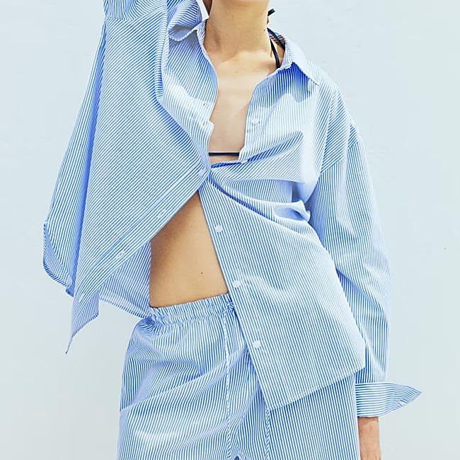 Conjunto de verano con rayas azules