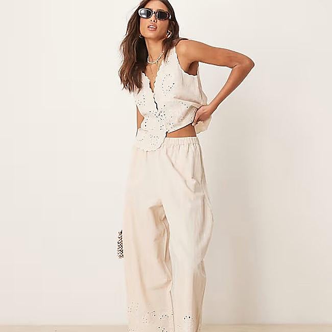 Conjunto bordado de lino