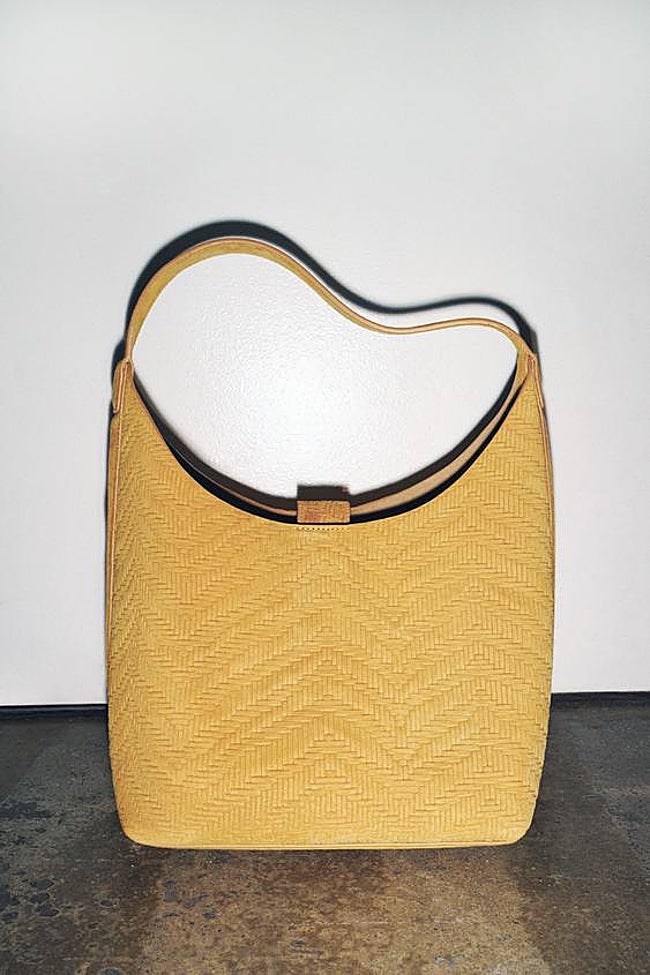 Bolso amarillo piel.