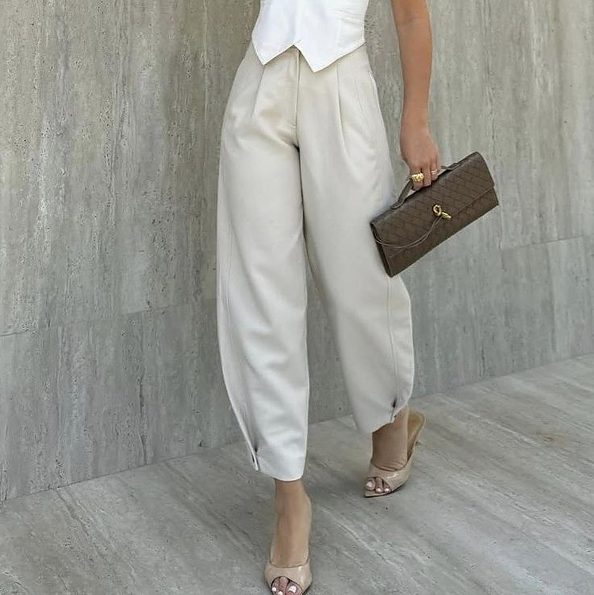 Un look con pantalones bombachos.