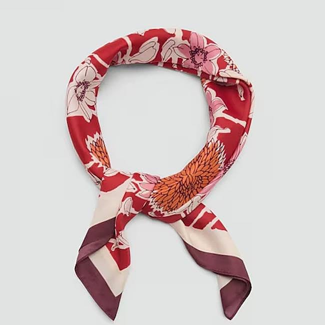 Pañuelo satinado floral (9,99€)