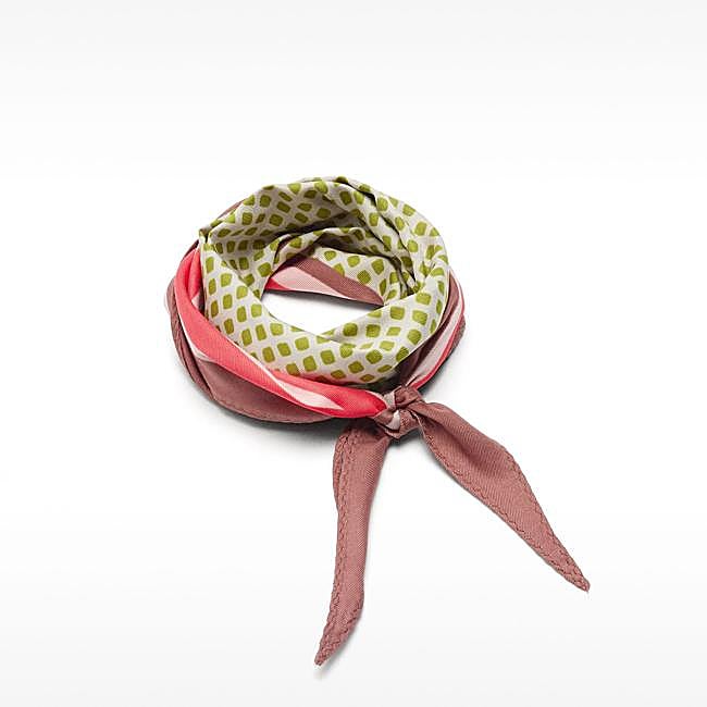 Pañuelo losango estampado (10,99€)