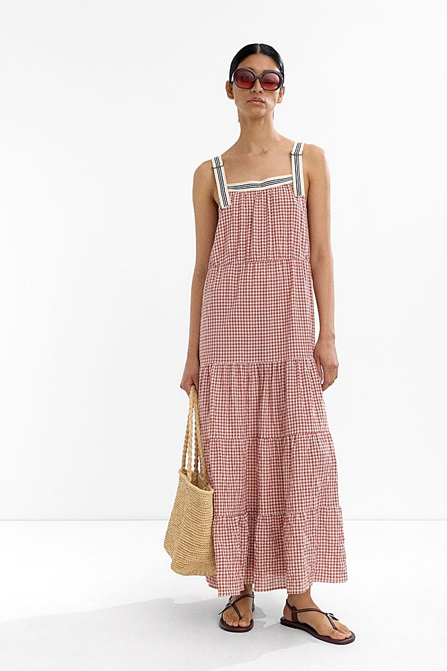 Vestido estampado con volantes.