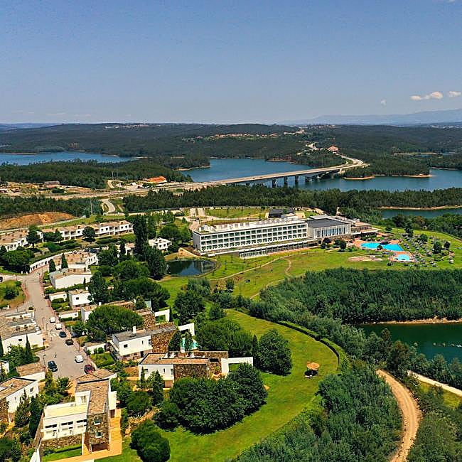 Así es el Montebelo Aguieira Lake Resort and Spa, entre Coimbra y Viseu.