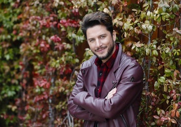 Manuel Carrasco habla de su curiosa relación con su madre: «Me sigue hablando como...»