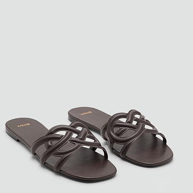 Sandalias marrón chocolate de Mango, 29,99 euros.