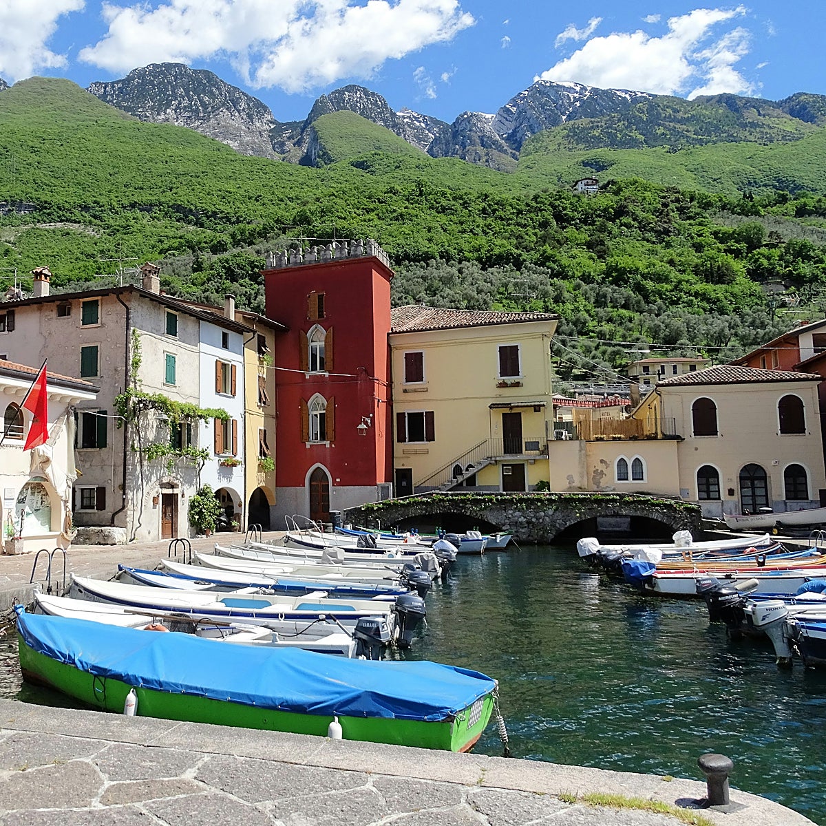 Malcesine es uno de los bellos pueblos que rodean el lago de Garda.