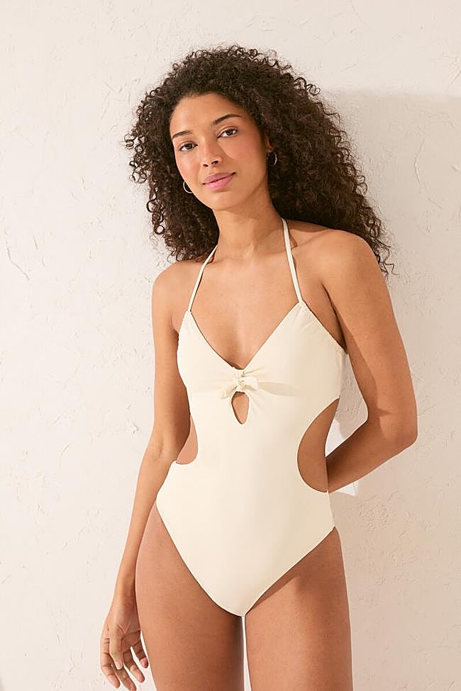 Trikini de color blanco con diseño cut out de Women'secret.