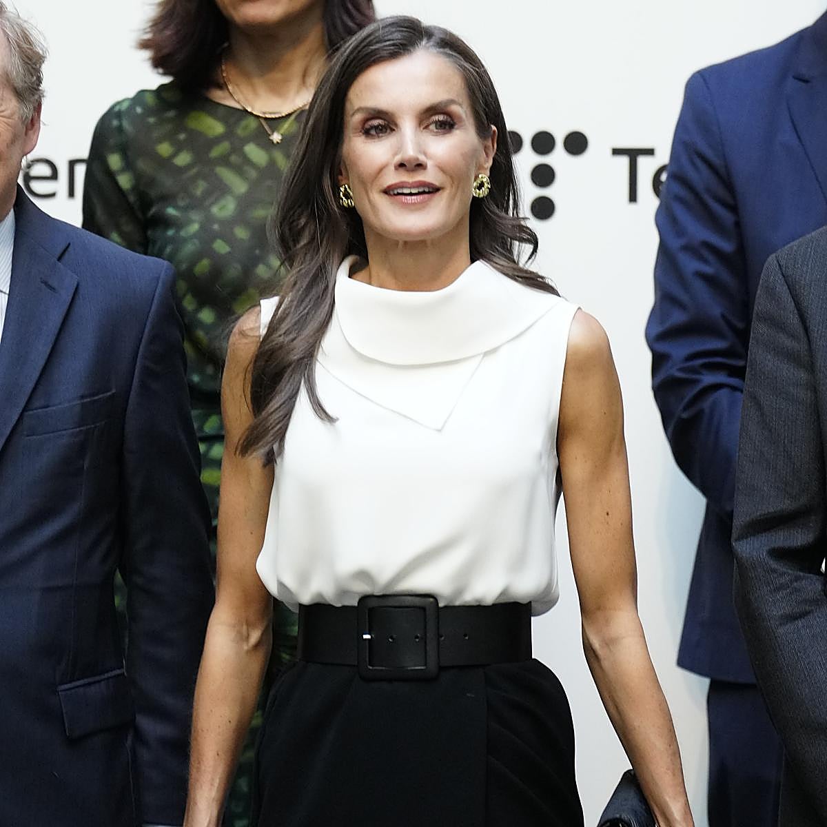 La reina Letizia ha estrenado pendientes y blusa en los Premios XLSemanal.