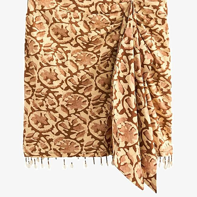 Falda pareo corta en tonos marrones de Next, a la venta en Zalando, 28 euros.