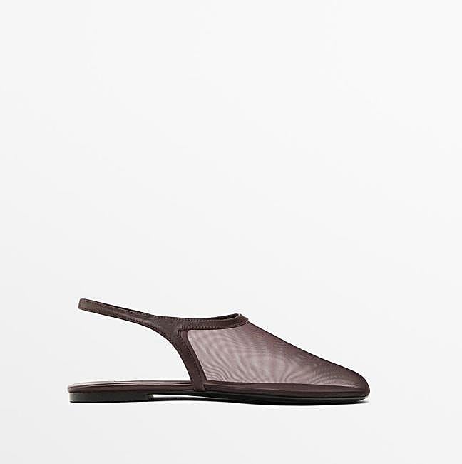 Bailarina marrón destaponada de Massimo Dutti, 79,95 euros.