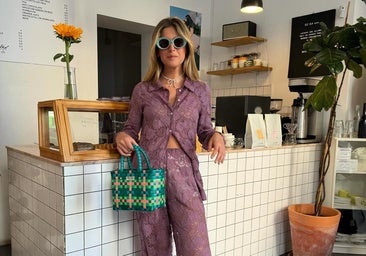 Una influencer con un bolso de Muntané.