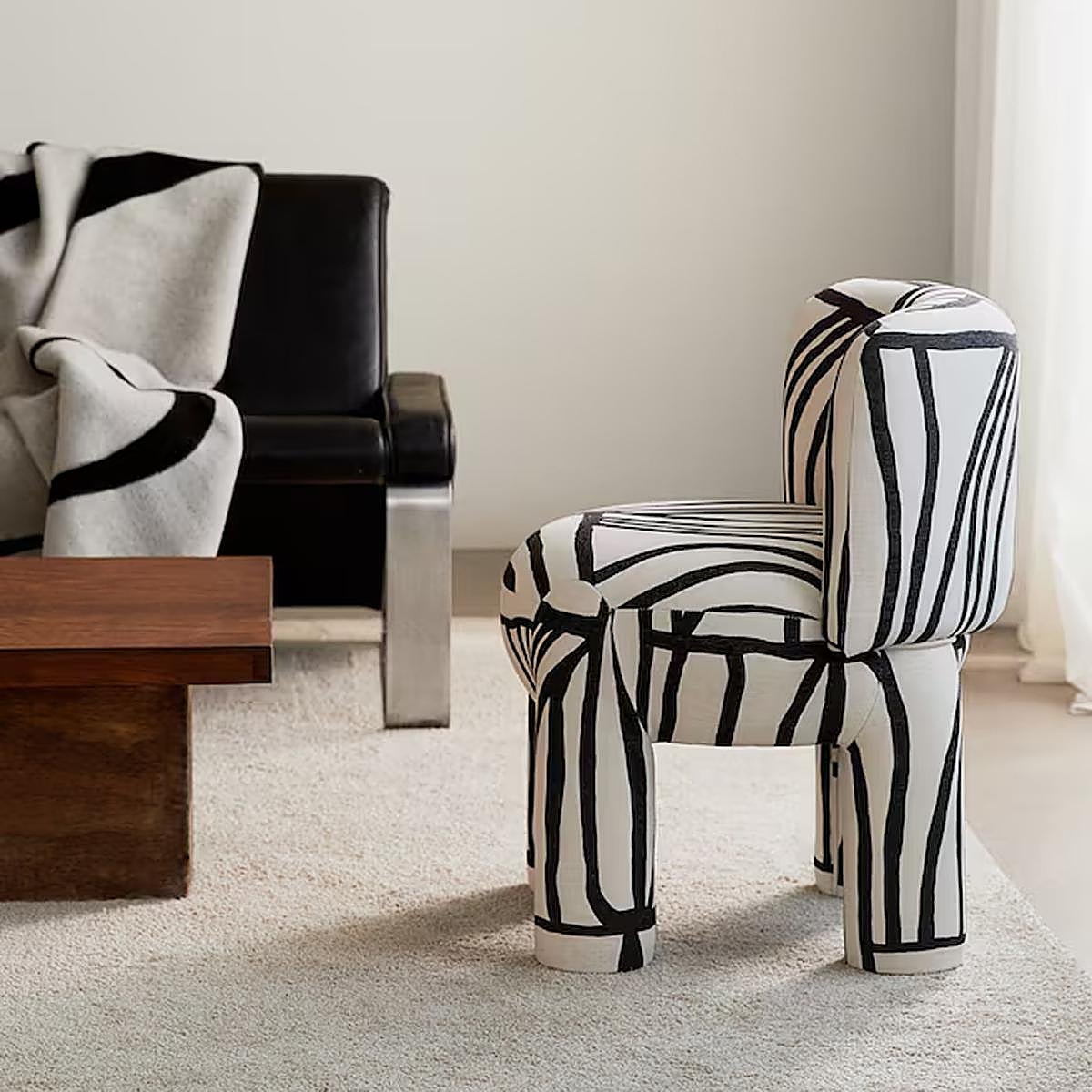 El original sillón que arrasa en las rebajas de H&M Home cuesta ahora 259 euros.