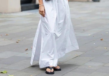 Las faldas largas de verano en rebajas que te solucionarán el look a los 50 años