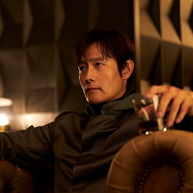 Lee Byung-hun da vida al Líder de la organización detrás del temido juego.