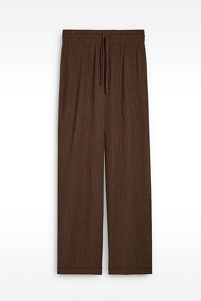 Pantalón fluido con efecto arrugado (19,99€)