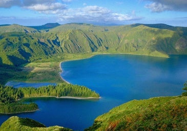 El Hawái europeo está a 3 horas de Madrid: islas con playas paradisiacas, volcanes y naturaleza salvaje