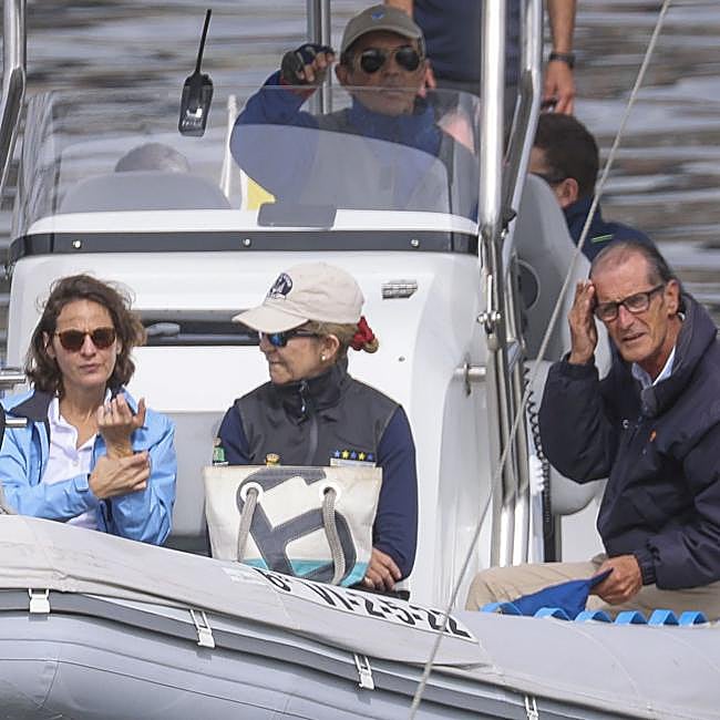 Laurence Debray, a quien vemos con la infanta Elena, viajó a Sanxenxo con su marido.