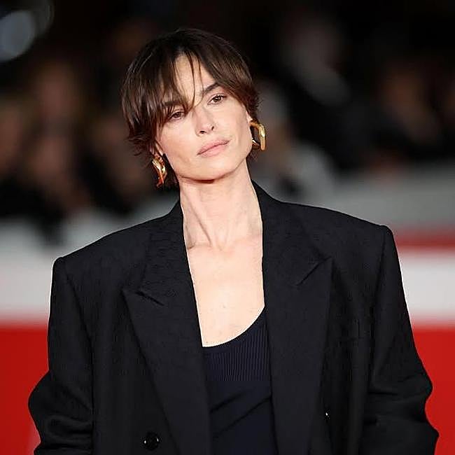 Kasia Smutniak con bob a capas graduado