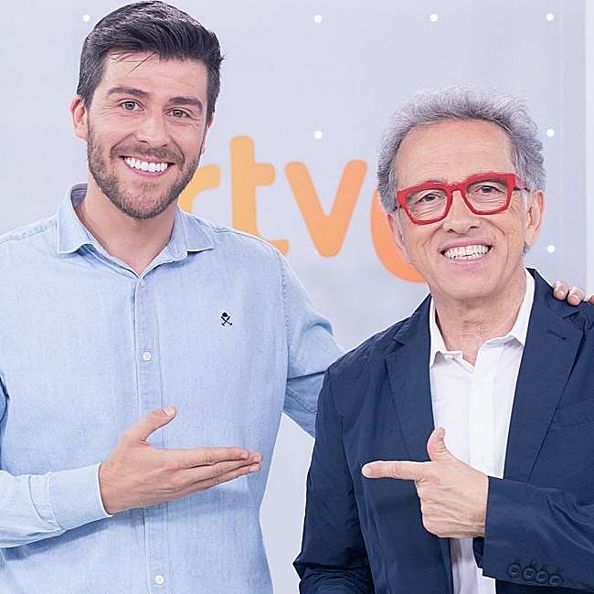 Los dos presentradores de Saber y ganar.